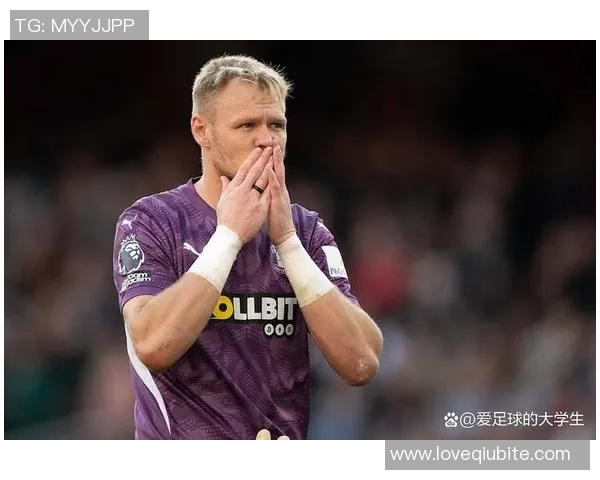 非洲足球明星下跪表达团结与抗议的强烈信念与情感瞬间