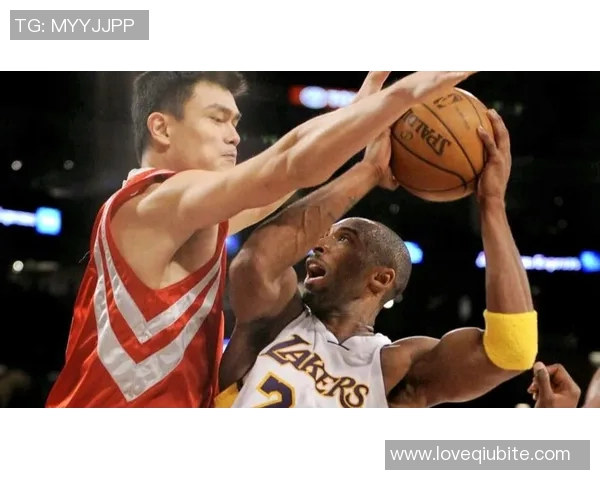 姚明篮球生涯精彩瞬间回顾与经典图片分享